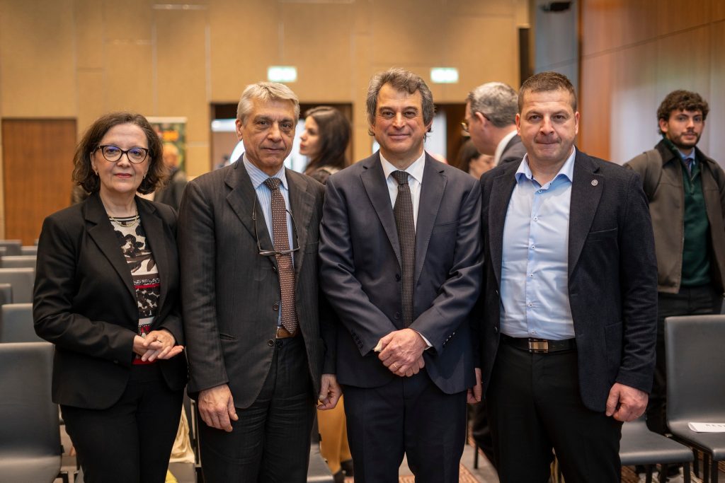 Voditelji Projekta Helenske Republike Grčke, Talijanske Republike, RTA i Voditelj Projekta Republike Hrvatske.